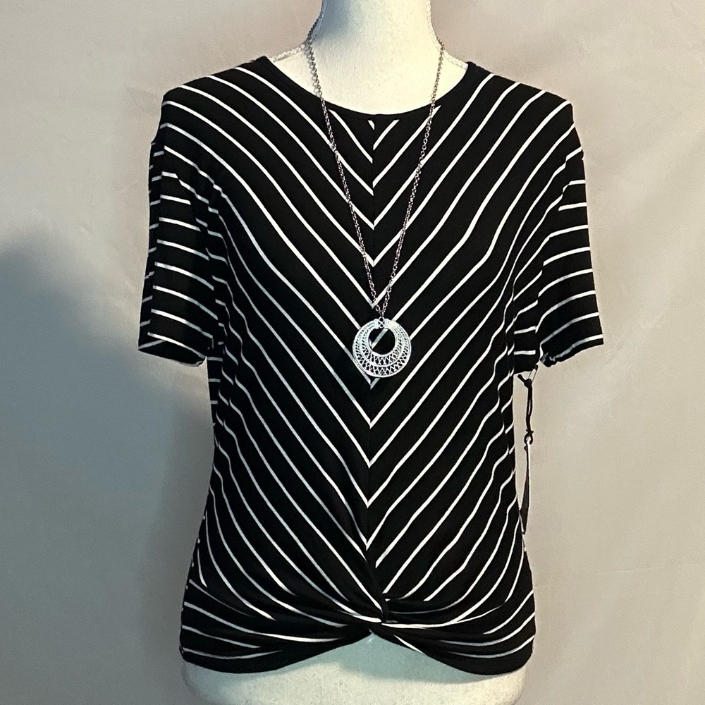 Tops/T-Shirts/Tanks👚 - 2 for $20 or 3 for $30 (Mix & Match)
